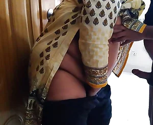 (Tamil Maid ki jabardast Chudai har din) Nice maid gets pummeled like this every day while blistering the palace - Indian Intercourse