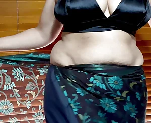 Sizzling Indian Wifey Suspending Sumptuous Saree and Sleeveless Half-shirt - Titillating and Glamour - Mammories Have fun