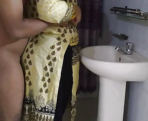 Cool Pakistani Desi Doll Ayesha Bhabhi Banged By Her Ex Beau - While Washing Mitts In Washroom